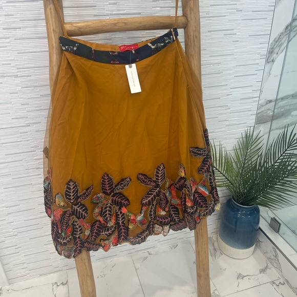 Adorable skirt - Picture 3 of 3